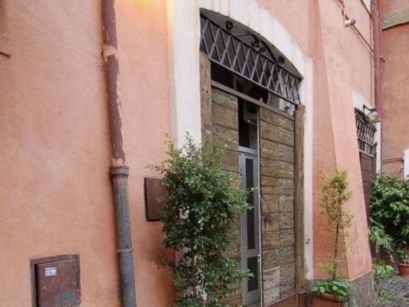 Roma Centro Storico Via Dell’Orso  Vendita Appartamento Studio o Abitazione – Bilocale