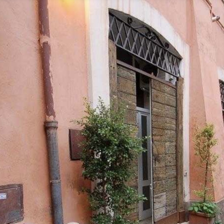 Roma Centro Storico Via Dell’Orso  Vendita Appartamento Studio o Abitazione – Bilocale
