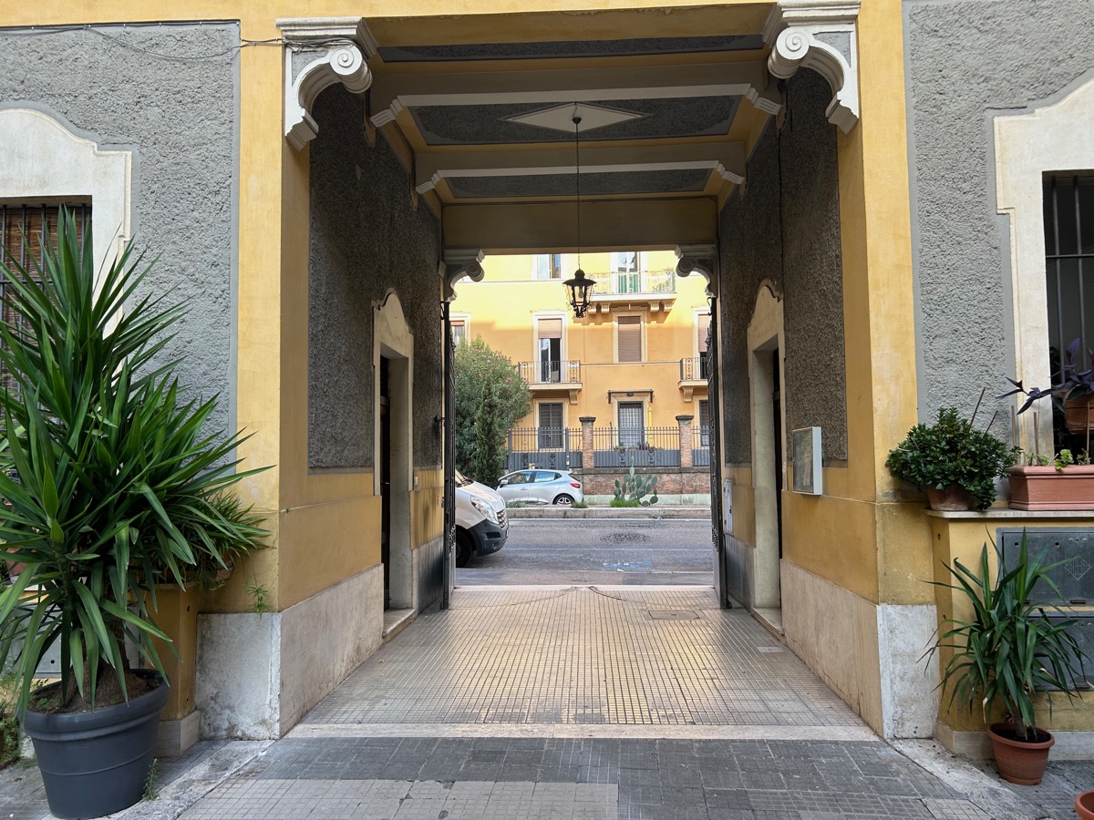 Roma Via dei Ramni bilocale design in affitto