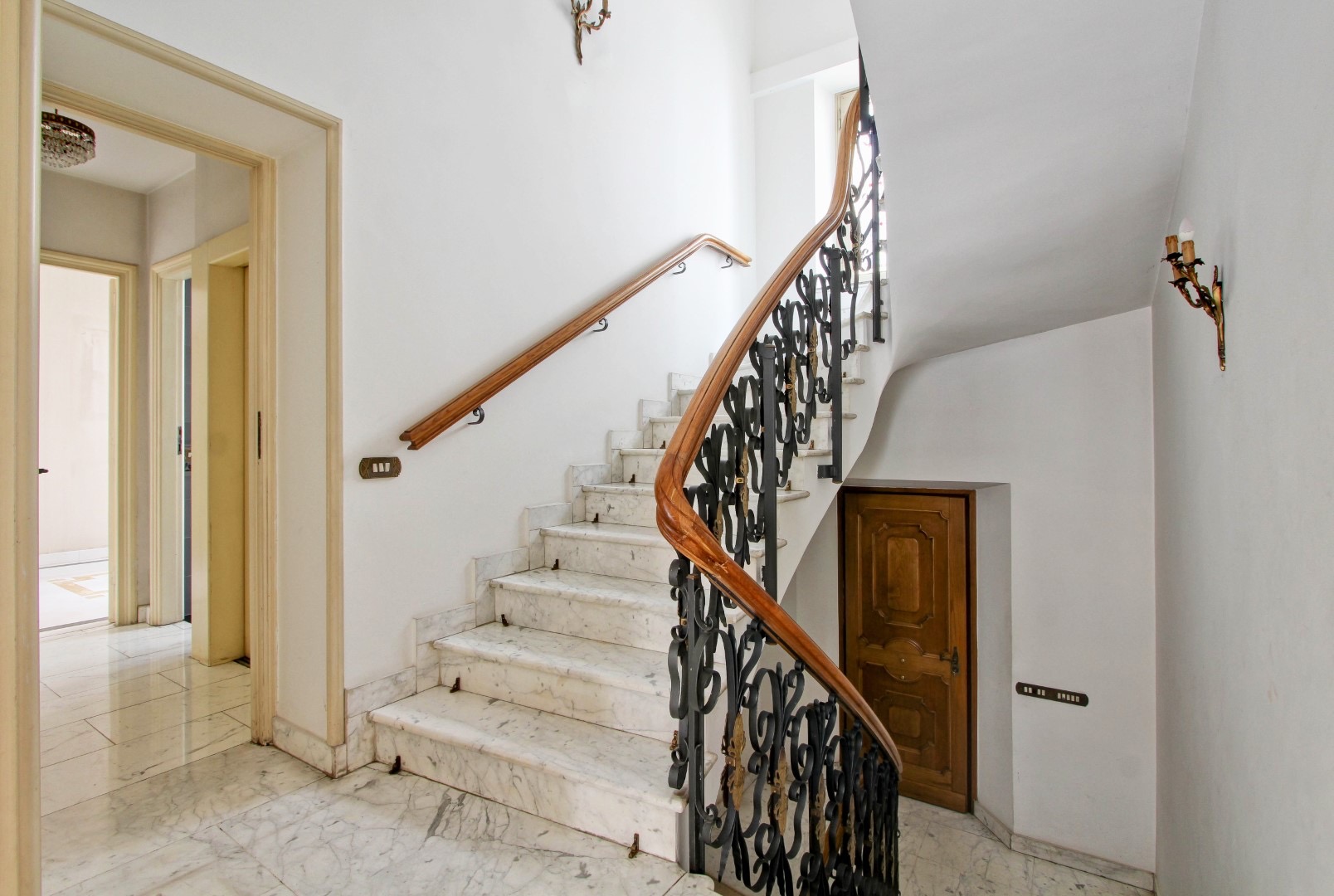 Villa Esclusiva in Stile Liberty a Coppedè: Residenza di Lusso o Struttura Sanitaria/Ricettiva o sede Diplomatica