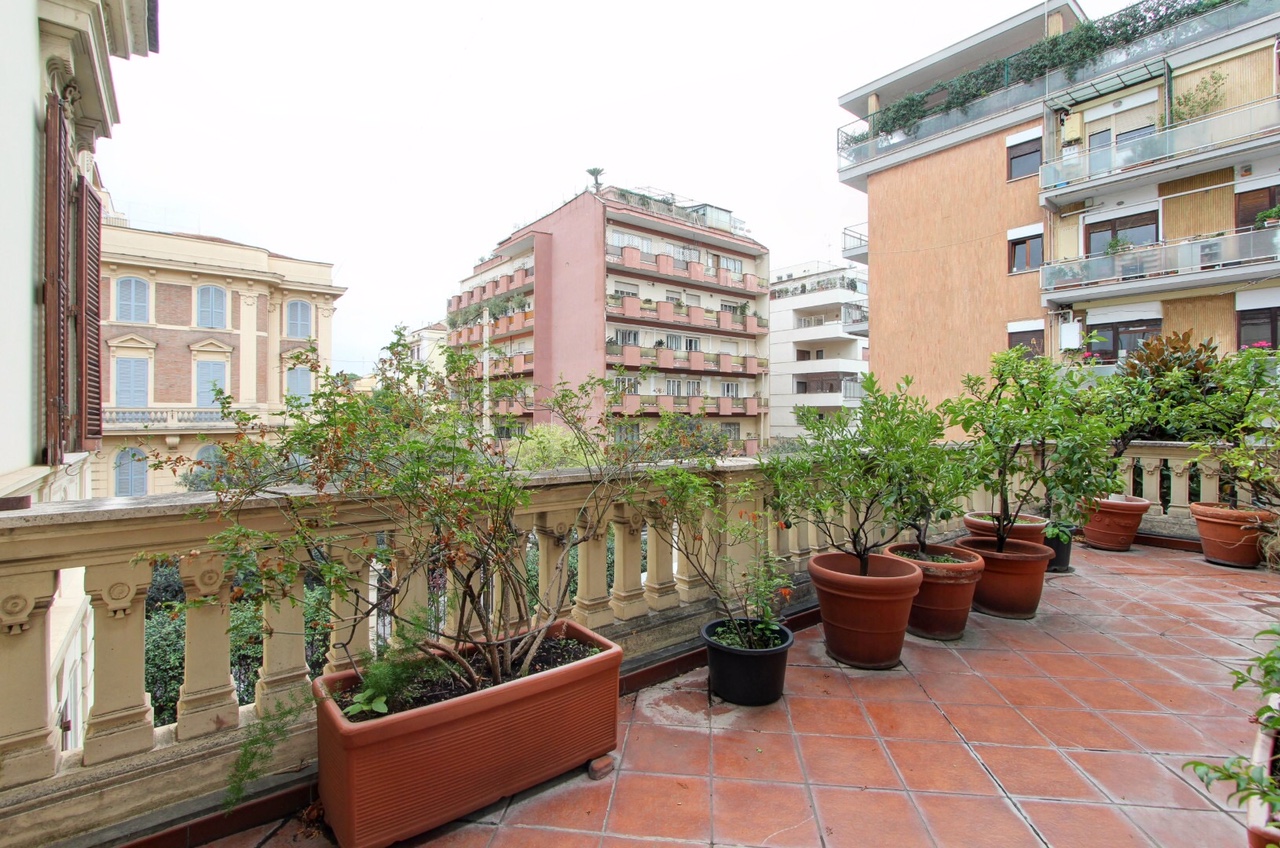 Villa Esclusiva in Stile Liberty a Coppedè: Residenza di Lusso o Struttura Sanitaria/Ricettiva o sede Diplomatica