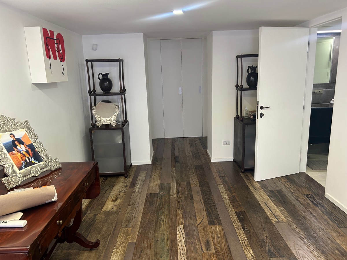 Elegante Attico in Affitto nel Cuore di Roma – Piazza di Torre Argentina