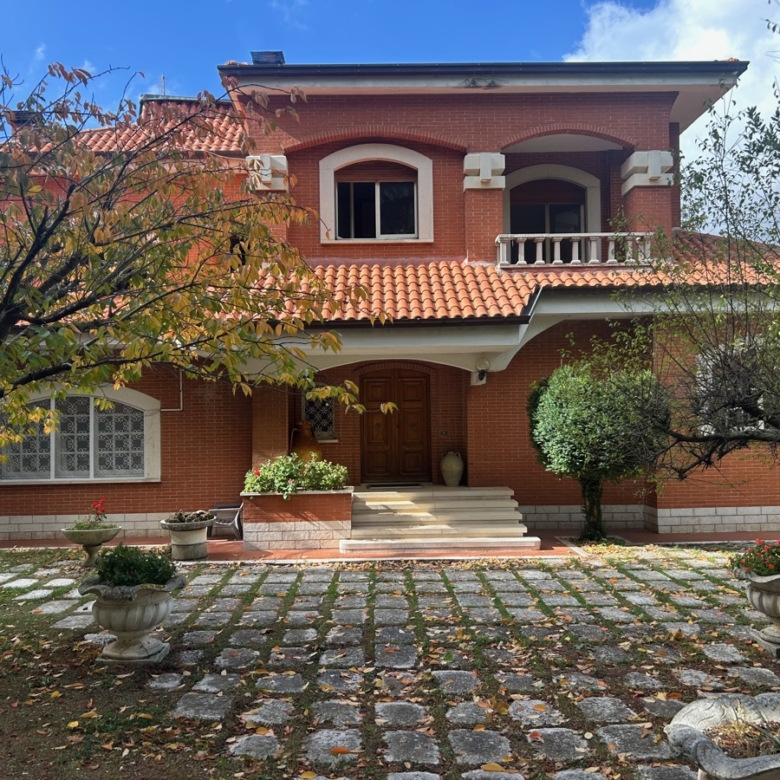 Gualdo Tadino Villa indipendente di pregio in vendita