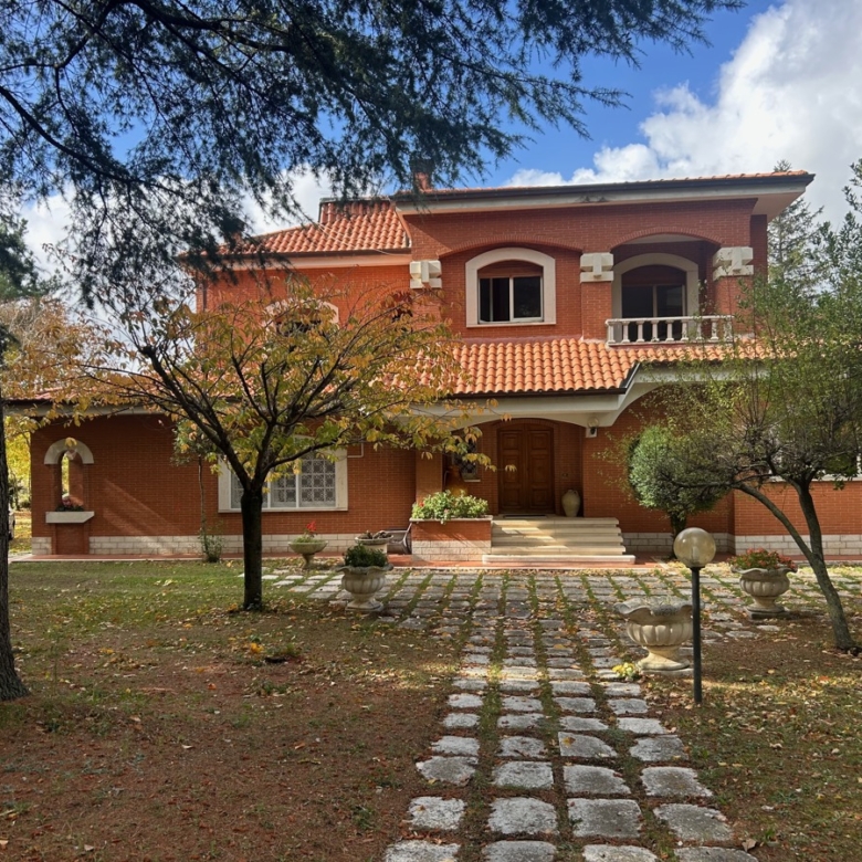 Gualdo Tadino Villa indipendente di pregio in vendita