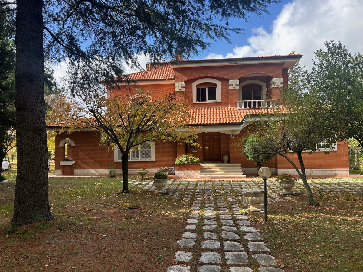 Gualdo Tadino Villa indipendente di pregio in vendita