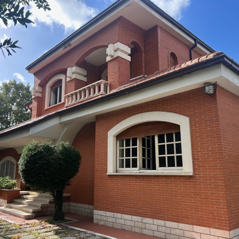 Gualdo Tadino Villa indipendente di pregio in vendita