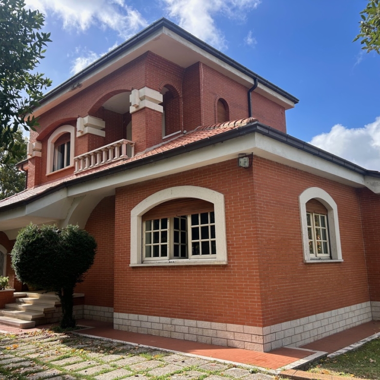 Gualdo Tadino Villa indipendente di pregio in vendita