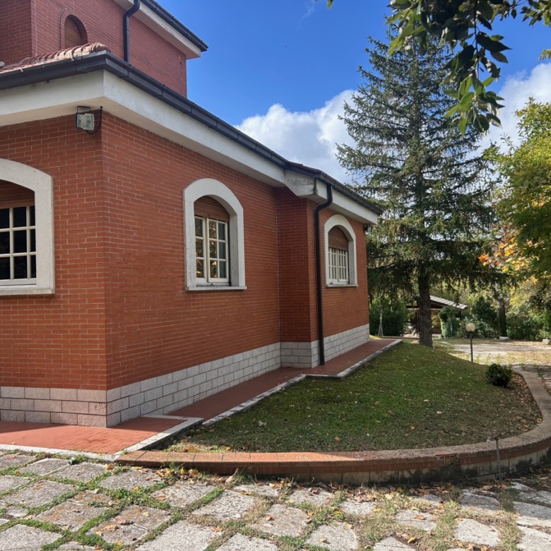 Gualdo Tadino Villa indipendente di pregio in vendita