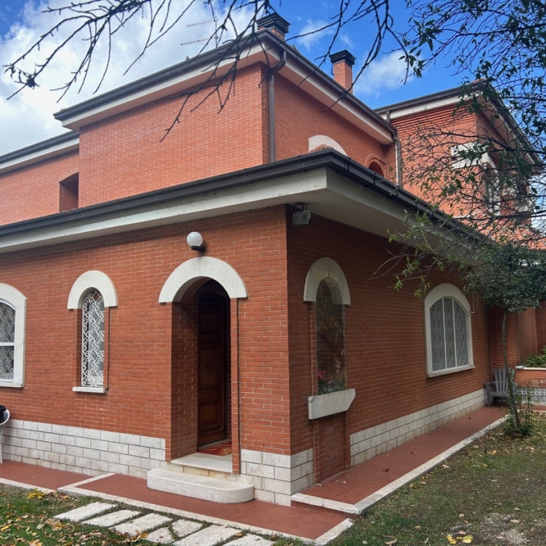 Gualdo Tadino Villa indipendente di pregio in vendita