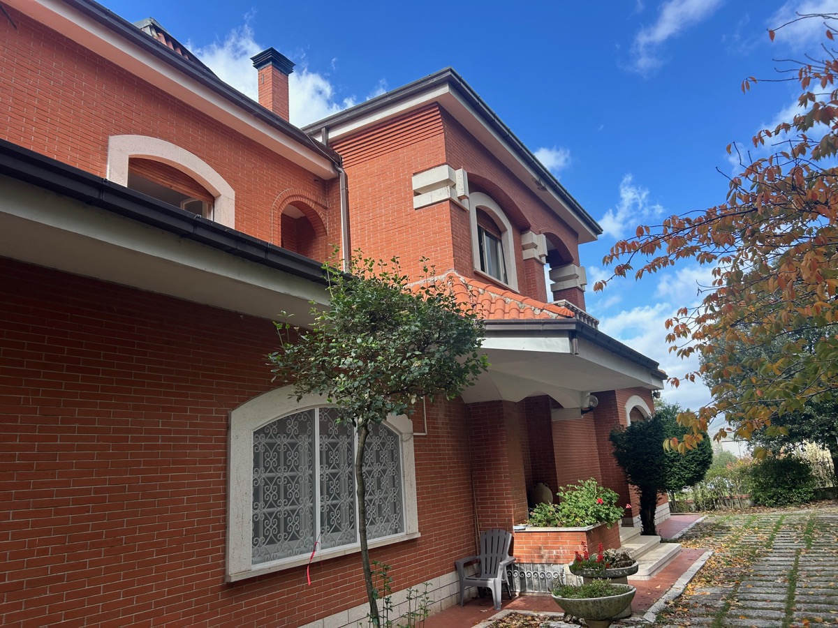 Gualdo Tadino Villa indipendente di pregio in vendita