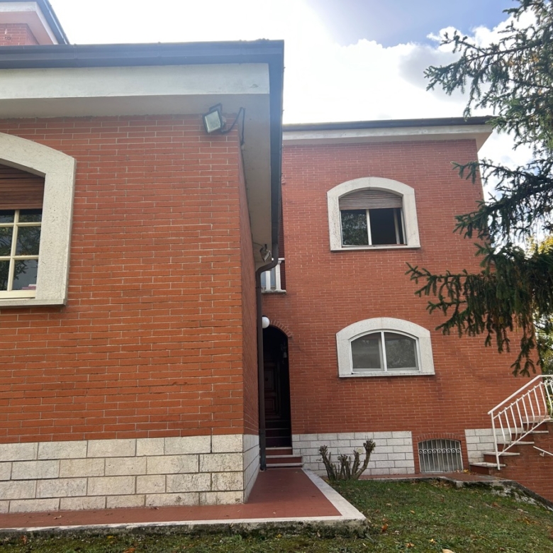 Gualdo Tadino Villa indipendente di pregio in vendita