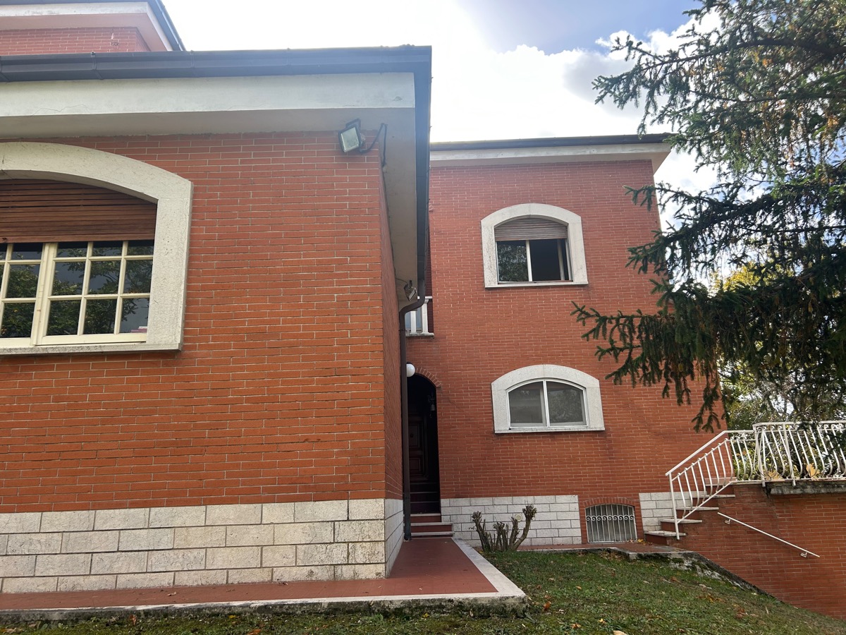 Gualdo Tadino Villa indipendente di pregio in vendita