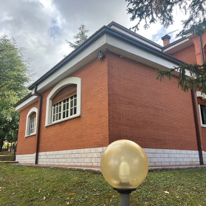 Gualdo Tadino Villa indipendente di pregio in vendita