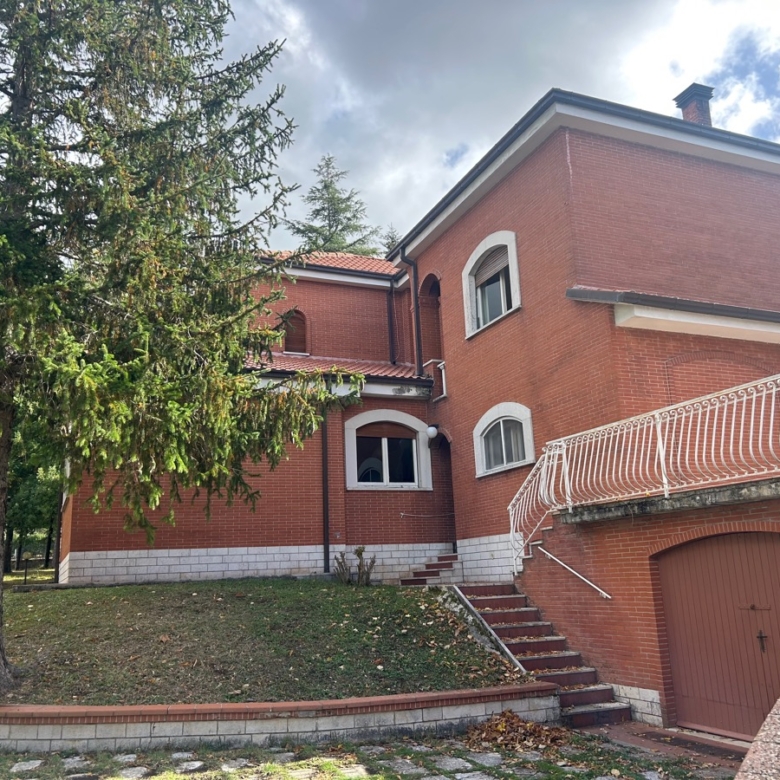 Gualdo Tadino Villa indipendente di pregio in vendita