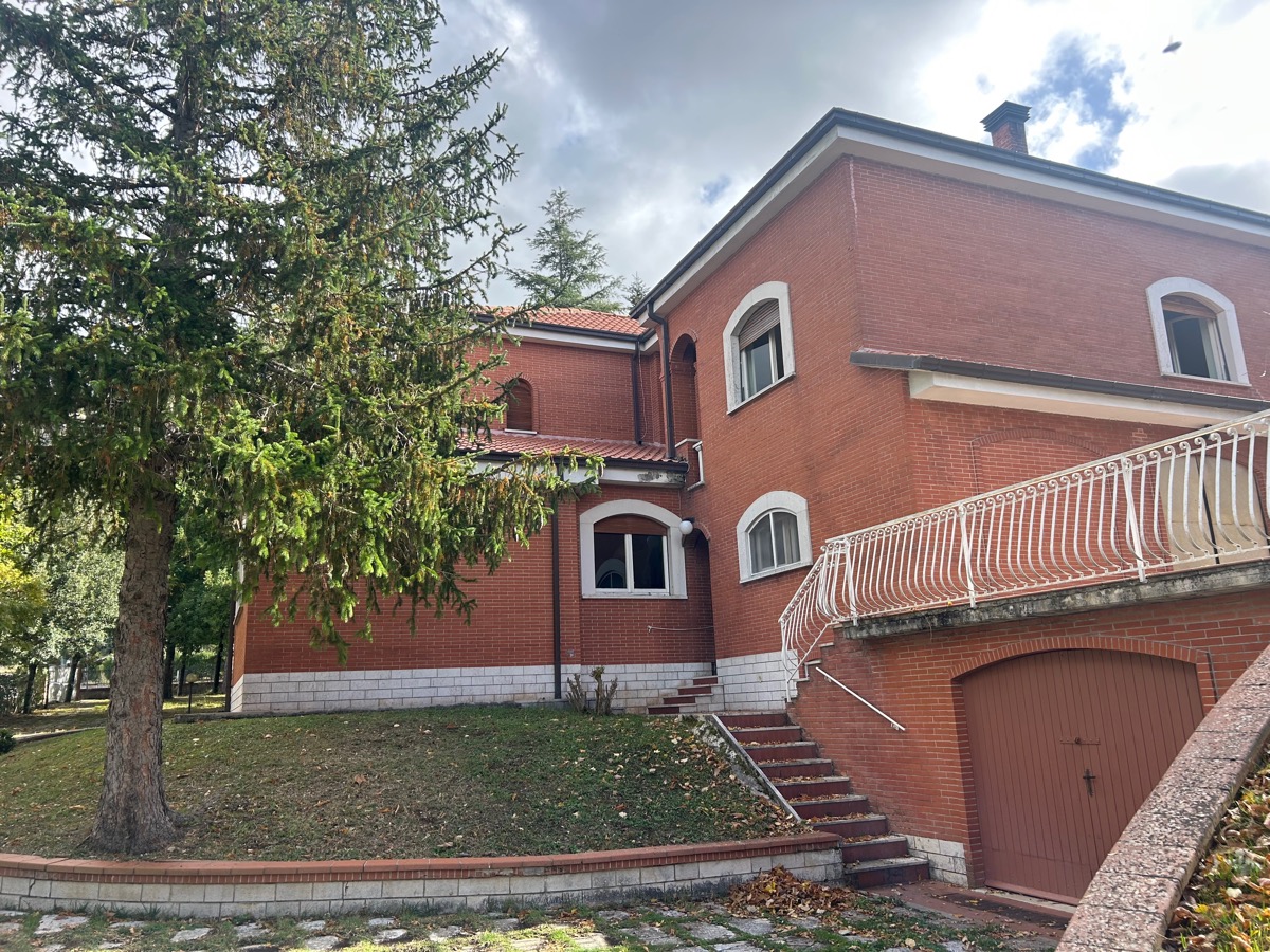 Gualdo Tadino Villa indipendente di pregio in vendita