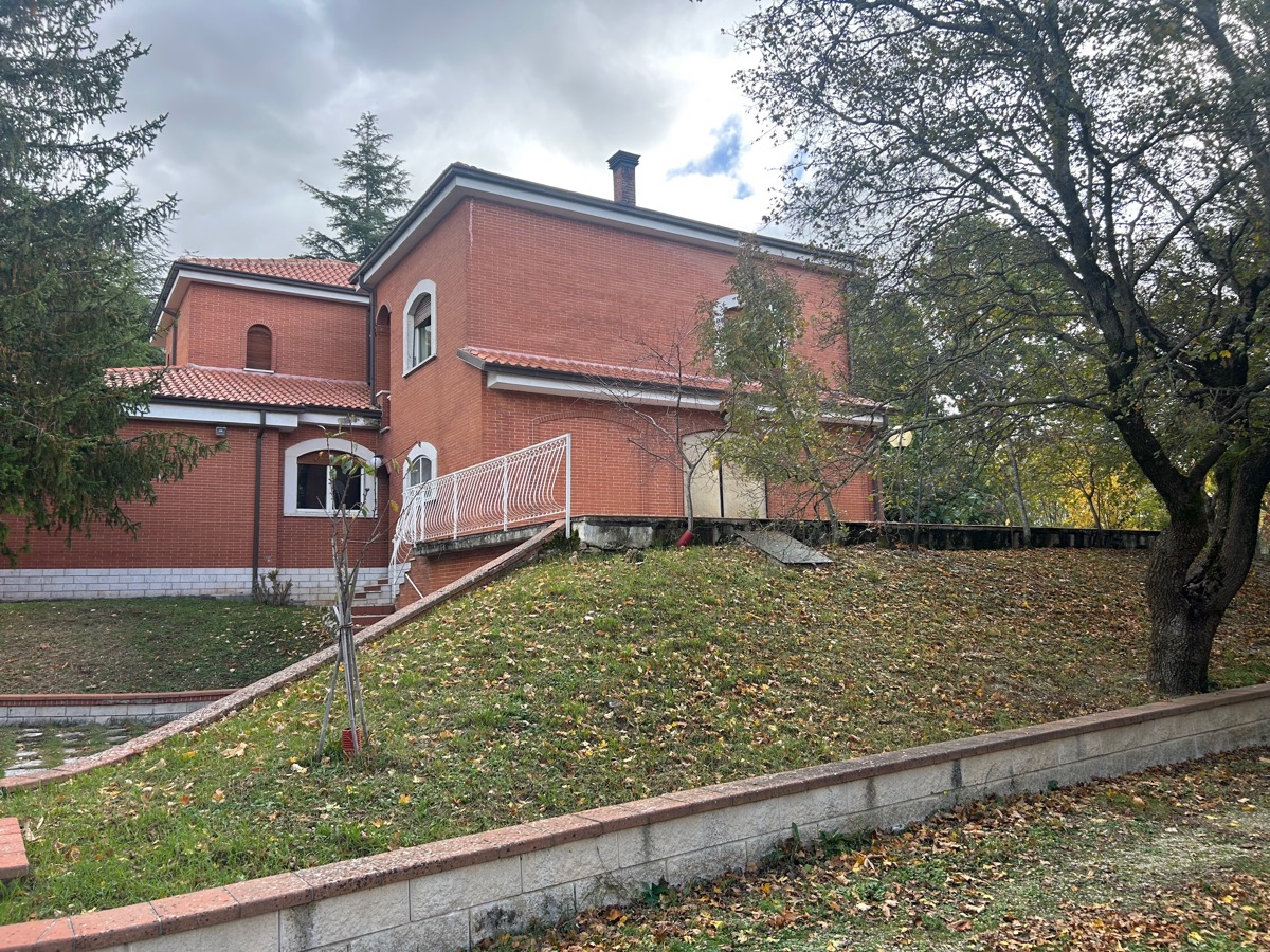 Gualdo Tadino Villa indipendente di pregio in vendita