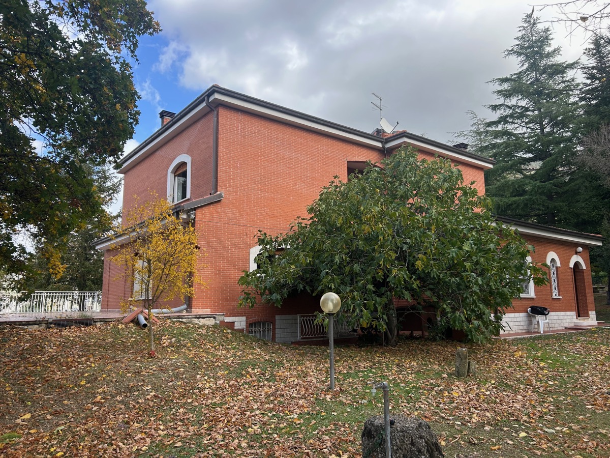 Gualdo Tadino Villa indipendente di pregio in vendita