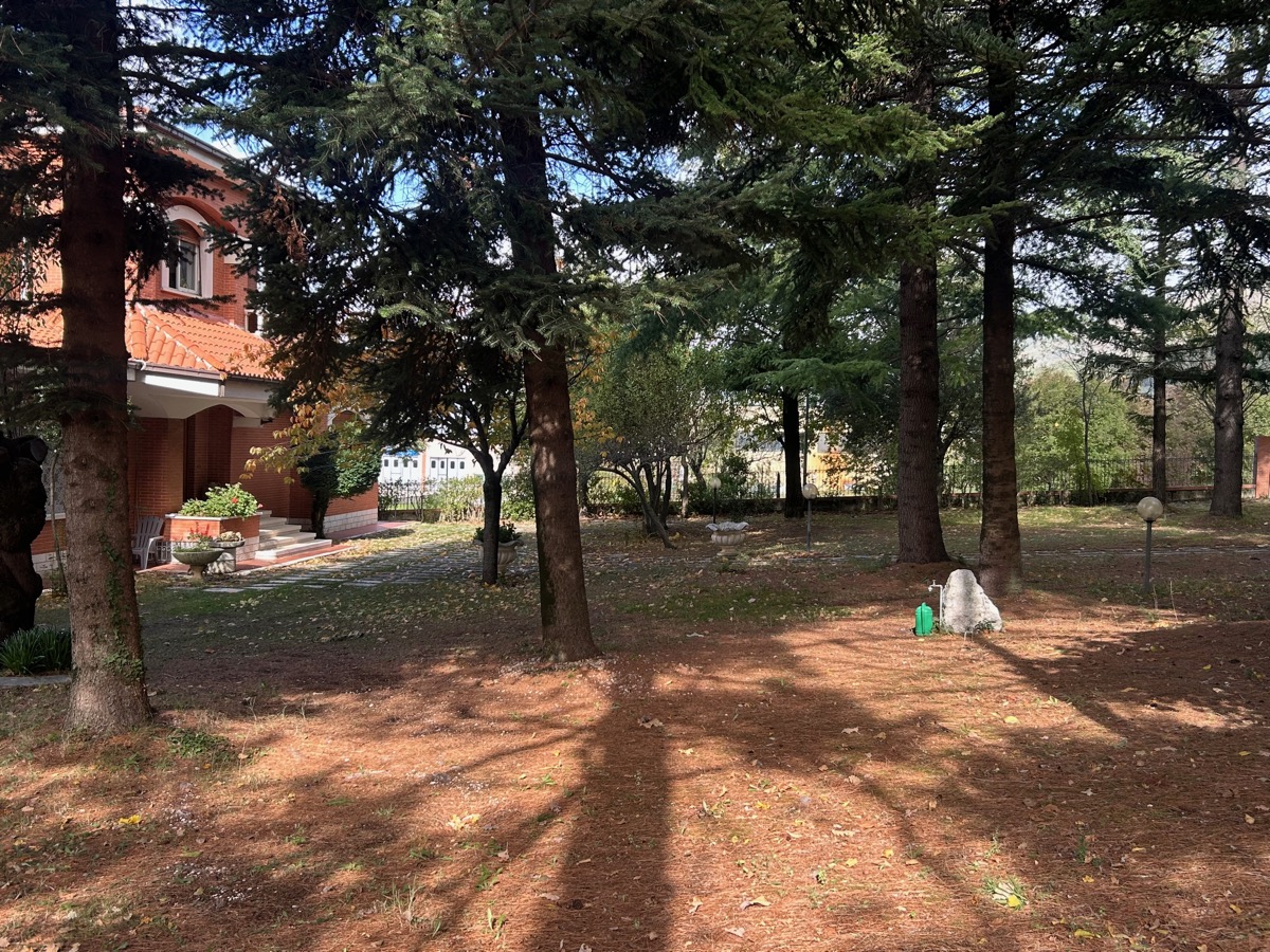 Gualdo Tadino Villa indipendente di pregio in vendita