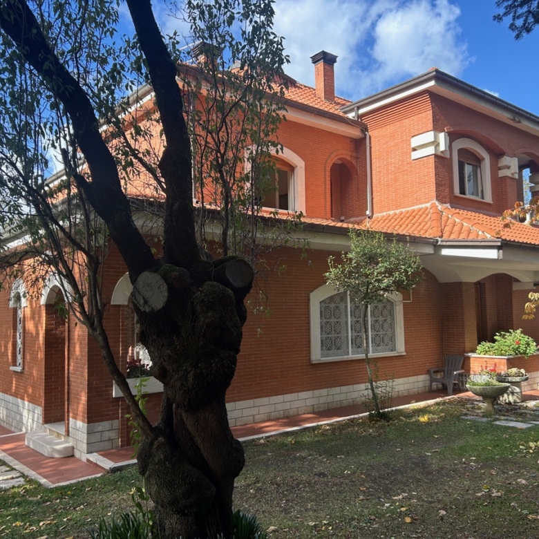 Gualdo Tadino Villa indipendente di pregio in vendita