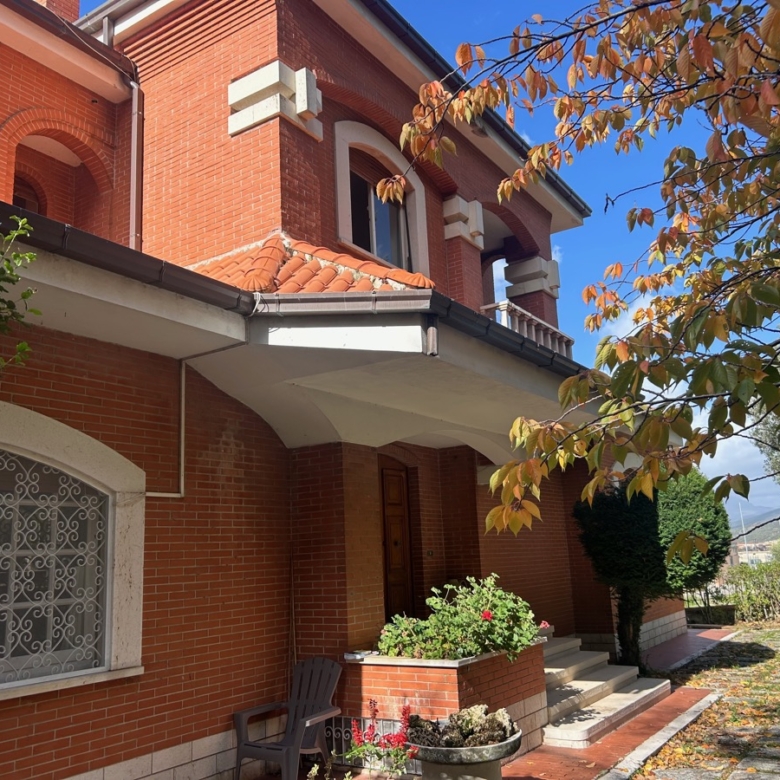 Gualdo Tadino Villa indipendente di pregio in vendita