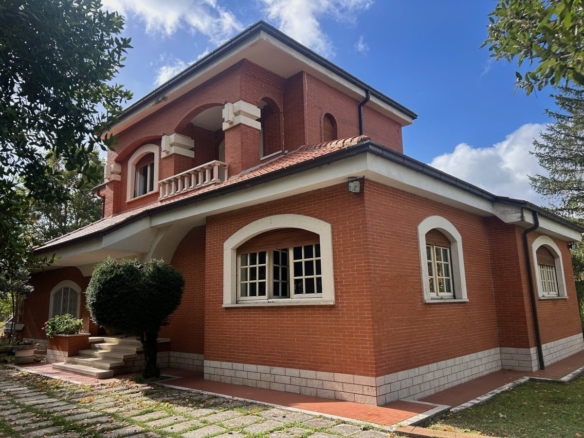Gualdo Tadino Villa indipendente di pregio in vendita