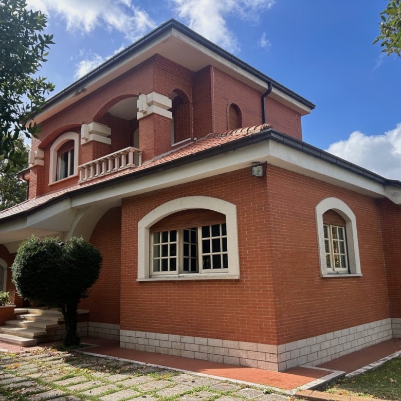 Gualdo Tadino Villa indipendente di pregio in vendita
