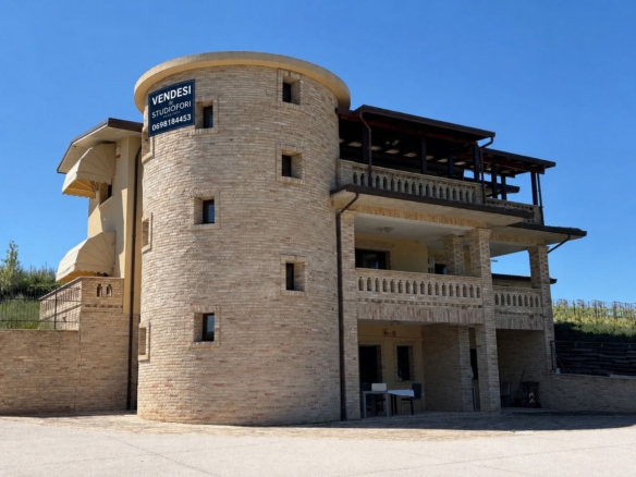 Villa con Torre a Ortona