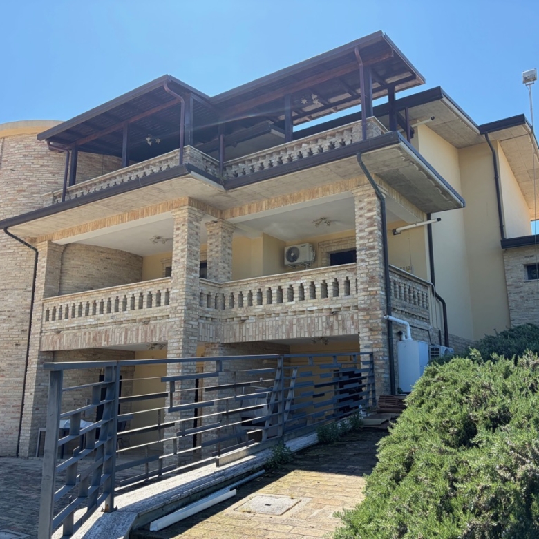 Villa con Torre a Ortona