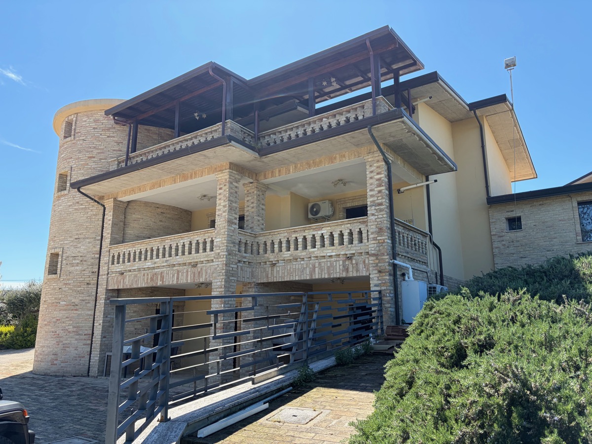 Villa con Torre a Ortona